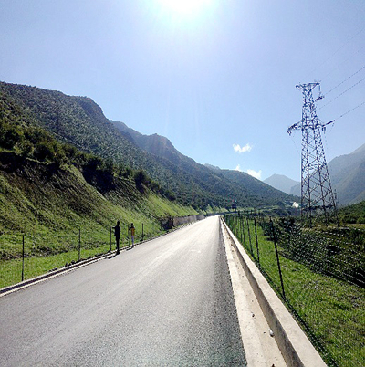 1475997484893684.jpg 公路沿线修复后效果.jpg