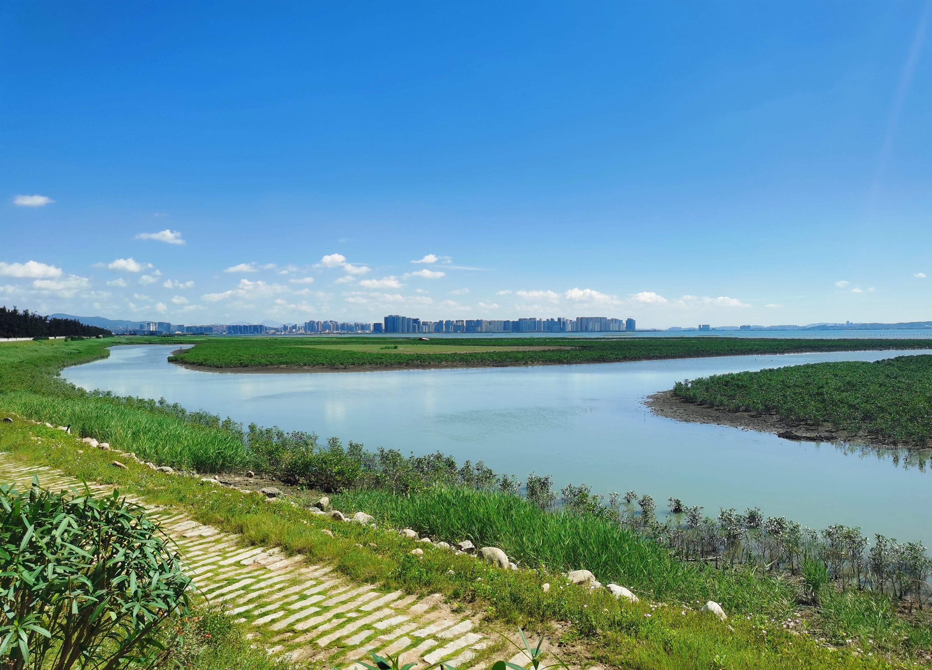1745284387291059Uk8m.jpg 01陆海共治,构建生态友好环境.jpg