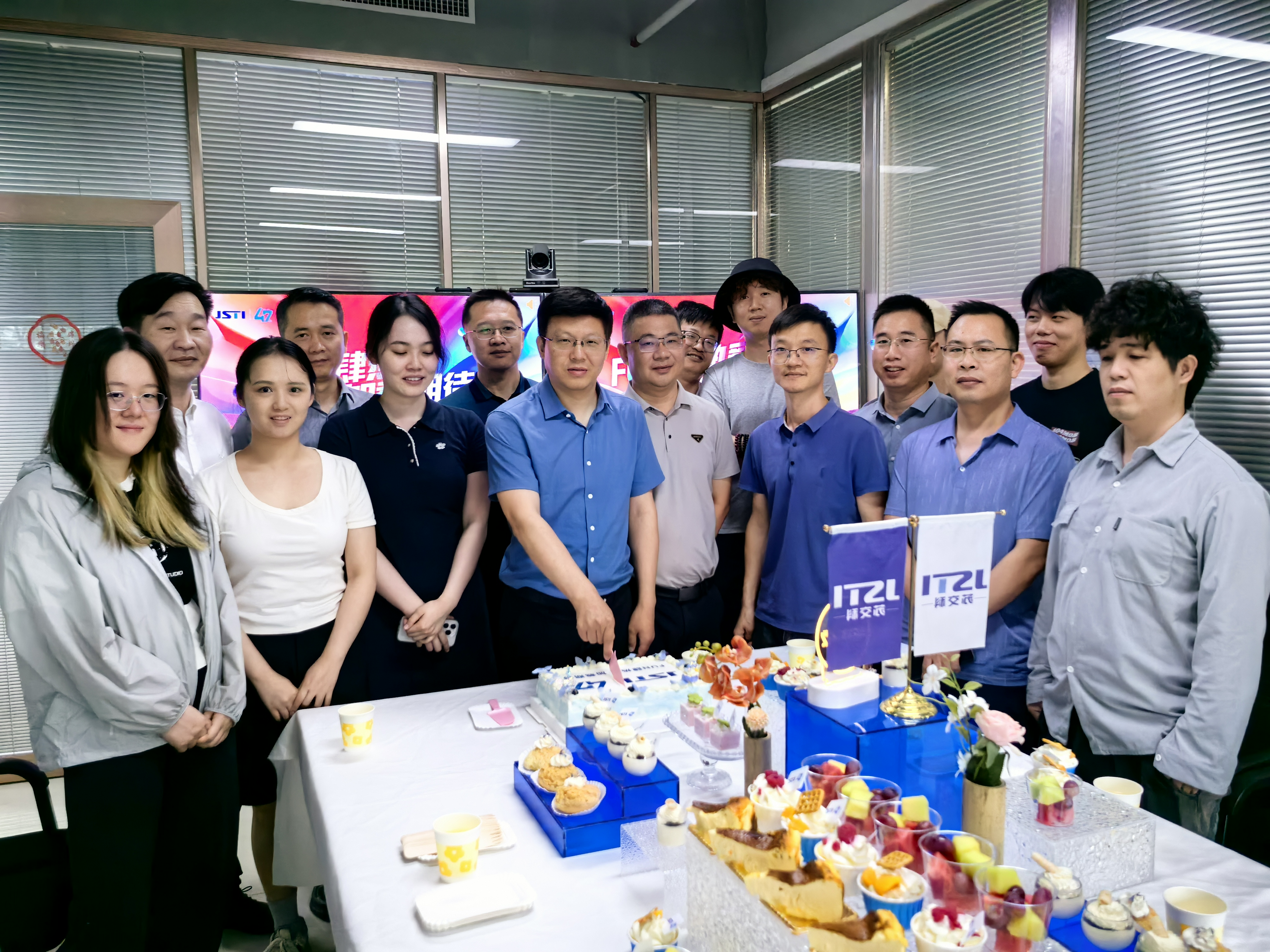 [司庆反馈]-深圳地区-开云体育深圳交通-大合照.jpg
